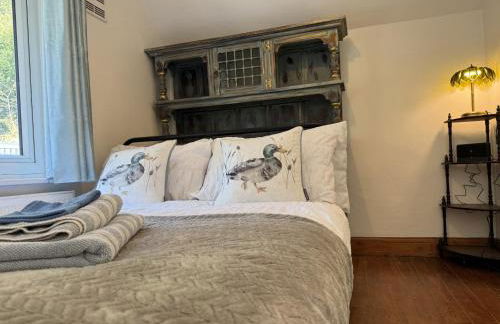 Caterham 3 Bed House, Free on street Parking - Photo 6