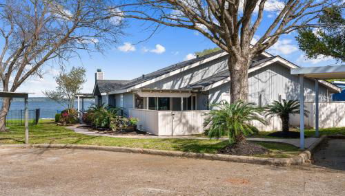 Conroe Lakefront Cottage - Photo 3