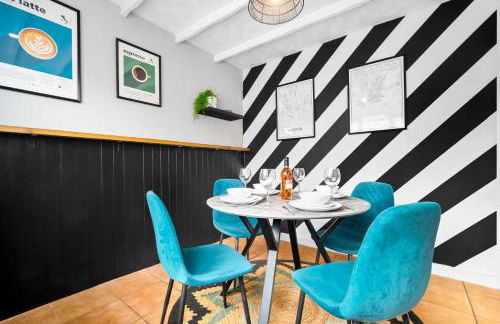 Three Bedroom House - Garden Space - Parking Included - Netflix Access - Parking - 74B - Foto 12