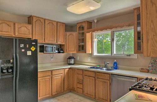 8 Mi to Dtwn Achorage! Home with Pet-Friendly Yard - Foto 1