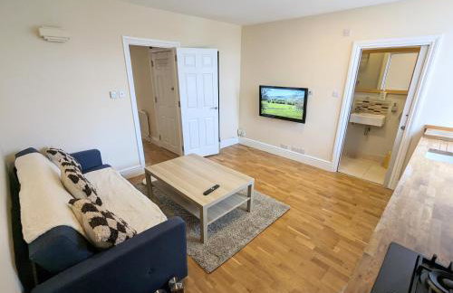 Guildford Station with Parking - Photo 9