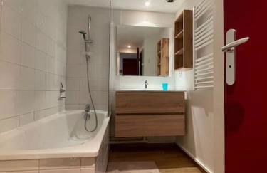 T2 classé 3 étoiles coeur de village et Piscine ext - Foto 7