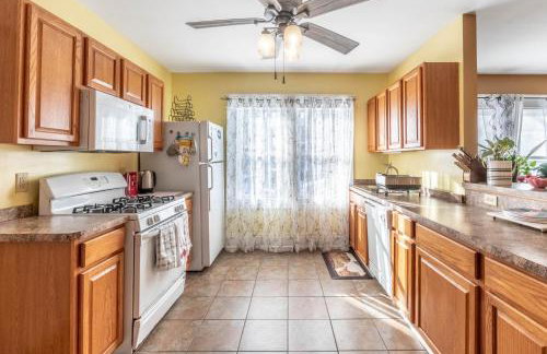 The Paradise House steps from the Heart of Hertel - Foto 5