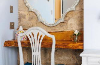 The Old Abbey Farmhouse - Stay at Quarr Abbey Monastery - Pet-Friendly Farmhouse with History & Countryside Views, surrounded by woodland & nature - Photo 61