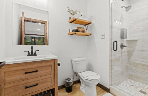 Hot Tub Sauna Spacious Backyard Luxury - Photo 42