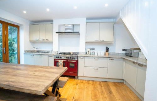 4 Bedroom Winchester Town House, central, parking - Foto 8