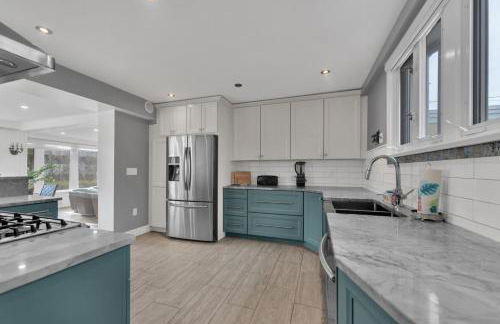 Fire and Fun Luxe Stay w Pool Hot Tub and Game Room - Foto 80