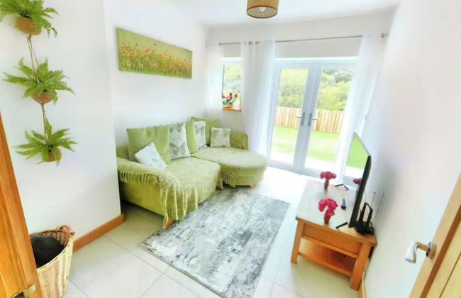 4 Bed Villa Sleeps 8 -private Terrace-free Parking - Foto 12