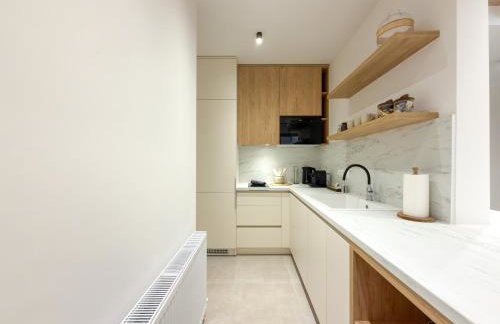 Luxury Downtown Apartment A2 - Photo 11