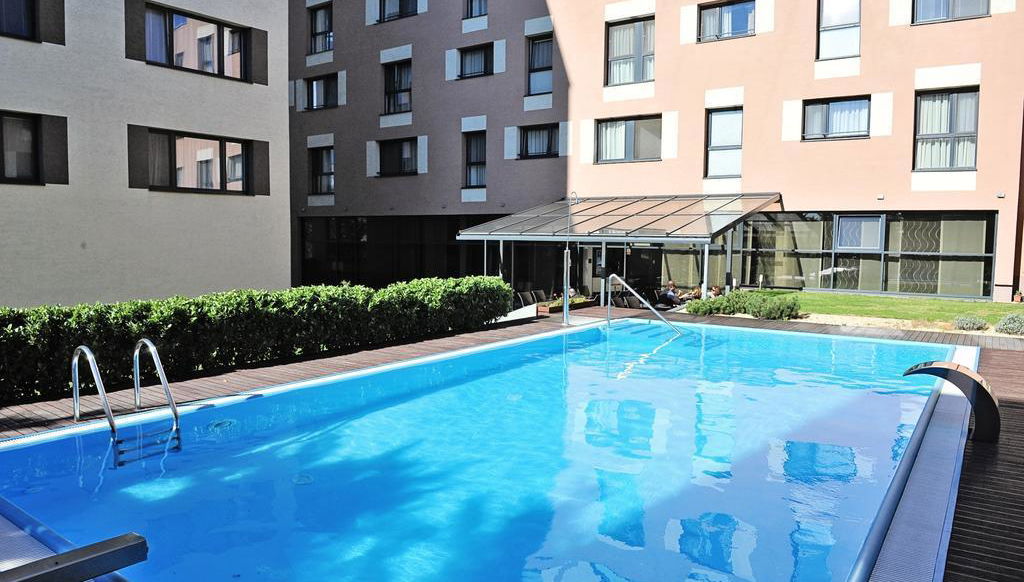 Melrose Apartments - Photo 1