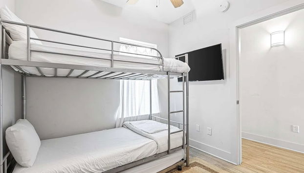 Salt and Shore Escape Sleeps 7 - Foto 4, Habitación