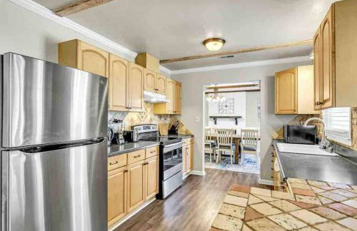 Greensboro Get-together, K Bed, Secret Playroom, central location - Foto 4