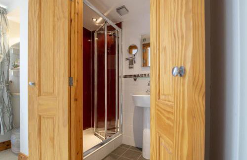 Askrigg Chapel - Photo 35