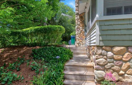 Little Stuga - Cute cozy cottage - minutes from downtown and Oval Beach! - Foto 19