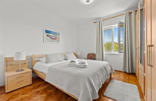 Holiday Home with pool and garden - Photo 9