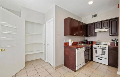 Cozy 1BR w Deck Near Rittenhouse - Foto 16