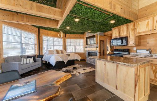 The Yurt at Paradise Pointe with a hot tub fire pit & Grill - Photo 7