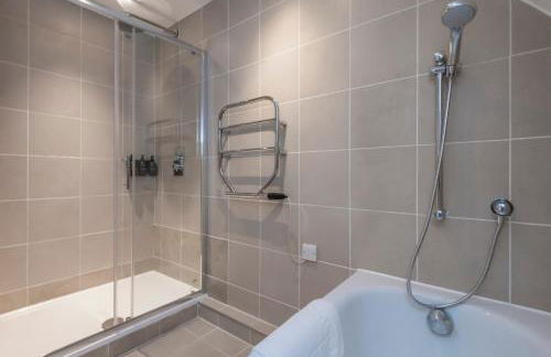 The Loft - Spacious Luxury 2 bed 2 bath with FREE Secure Parking and tube close by - Photo 24