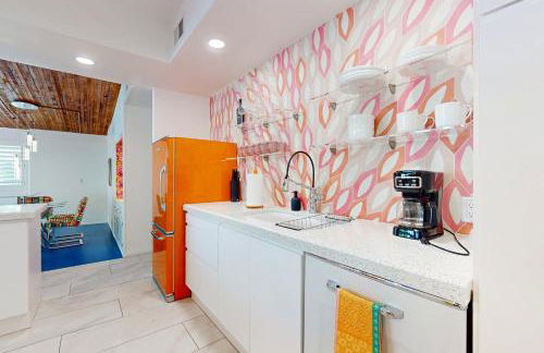 Lounge Poolside Scottsdale Gem with Game Room! - Foto 10