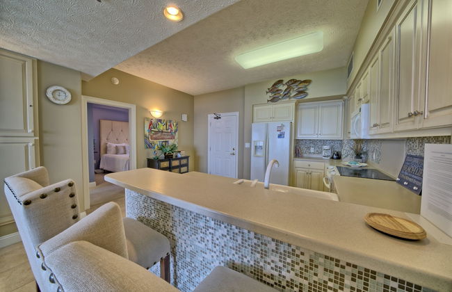 Relaxing Beachfront Condo with Beach Access - Unit 1603 by RedAwning - Foto 14