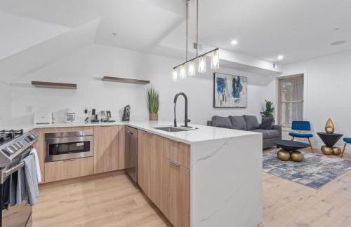 Capitol View 2 DC Townhouse Condo with Private Backyard and Garage Parking - Foto 21