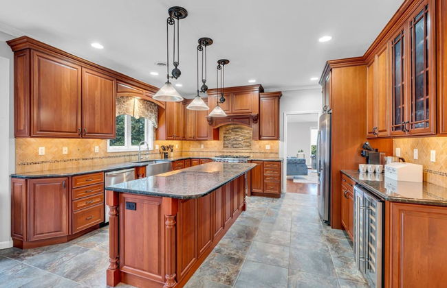 Cozy Private Home W Fireplace Outdoor Kitchen - Photo 4