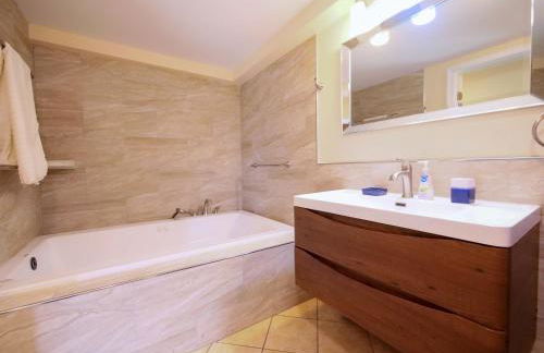 Stylish 3 bed, minutes to NYC! - Foto 13