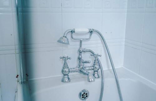 Beach Retreat with Hot Tub Sleeps 8 - Foto 60