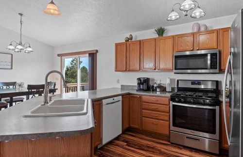 Stylish 5 BR- LG Fenced Backyard and Playground - Foto 31