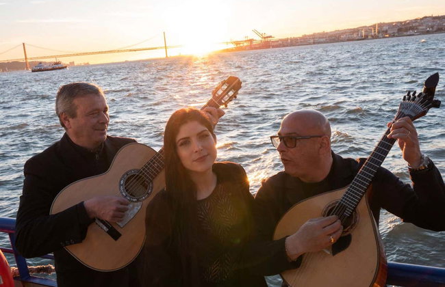 Paseo en barco con espectáculo de fado - Foto 7