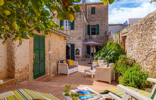 3 bedroom House in Petra with garden - Photo 1