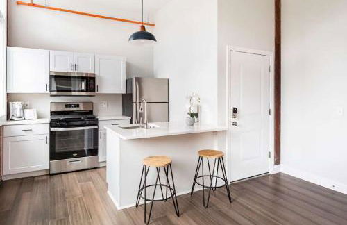 Jennifer's Historic Loft Glass Bedroom - Foto 6