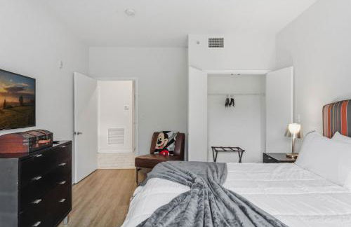 Orlando Getaway with Pool View Balcony - Foto 9