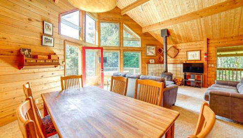 Hot Tub, 1 Mi to Beach 12-Acre Fort Bragg Cabin! - Foto 3