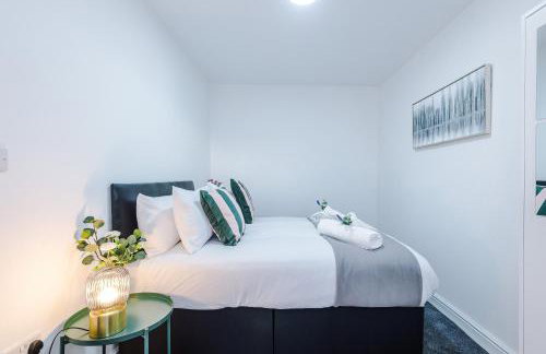 Spacious 4 Bed in Birmingham by 53 Degrees Property, Ideal for Business or Families, Games Room! - Foto 22