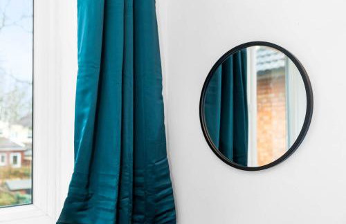 3 Bedroom House - Garden - Parking - Interior Designed - Netflix - Wifi - 52H - Foto 53