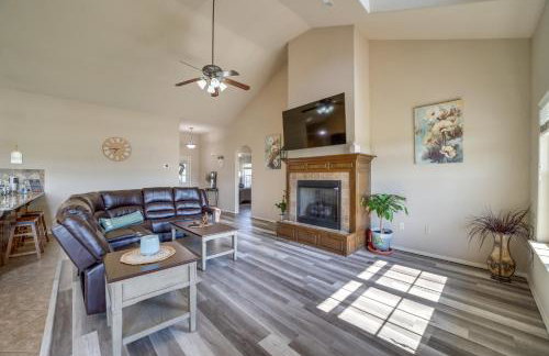 Central Bentonville Home with Fenced Yard! - Foto 1