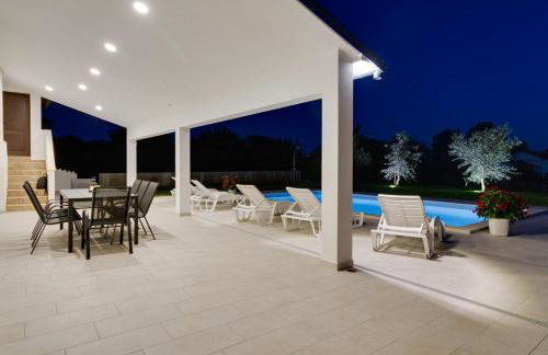 Lovely VILLA Piljan with a private swimming POOL - Foto 12
