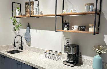 Studio Premium - Perto de Tudo - Vista Livre - Estacionamento privativo e Portaria 24h - Wi-Fi 600mbps - Foto 25