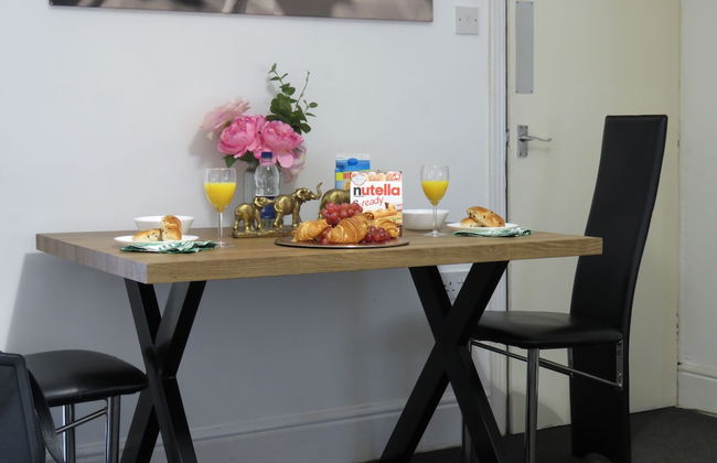 Tudors eSuites Coventry Townhouse Private Garden Free Parking - Foto 14