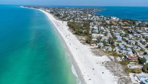 Modern home - 3K sqft - 5BR & 11 beds - brand new HOT TUB - 6 miles to AMI beaches - Foto 4