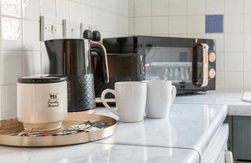 Cozy 3-Bed Retreat Near Manchester Airport Ideal for Families & Groups - Foto 18