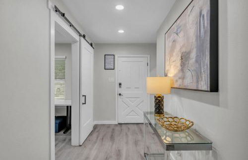 Cozy 5BR Home Sleeps 12 Near Downtown Austin and Tesla - Foto 35