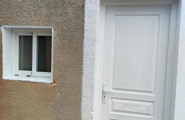 Studio plain-pied entrée privée et parking gratuit - Foto 9