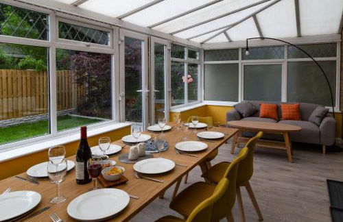 Spacious Cottage with Private Hot Tub - Foto 6