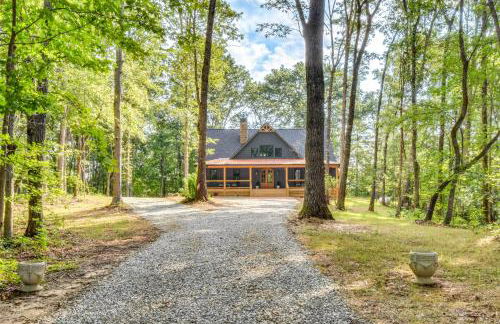 Luxurious Clarkesville Cabin with Decks and Fire Pit - Foto 40