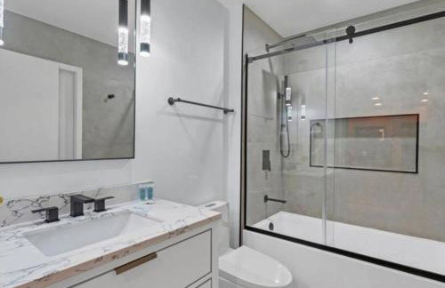 Luxury 1260sq ft 2 Bd 2BTH in DT - Foto 5