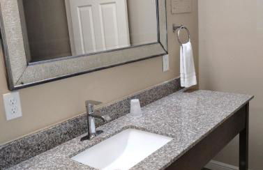 Gated 1 King BedRoom 1 Bath Apt with Full kitchen 133 - Foto 2