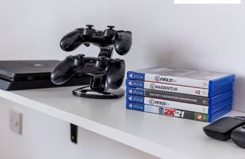 LONG STAYS 30pct OFF - Comfy 3 Bed House near City Centre - PS4 - PARKING By Klarok Short Lets & Serviced Accommodation - Photo 19