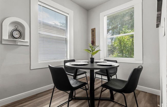 Charming 1BR Sanctuary w/ FREE Parking - Photo 5